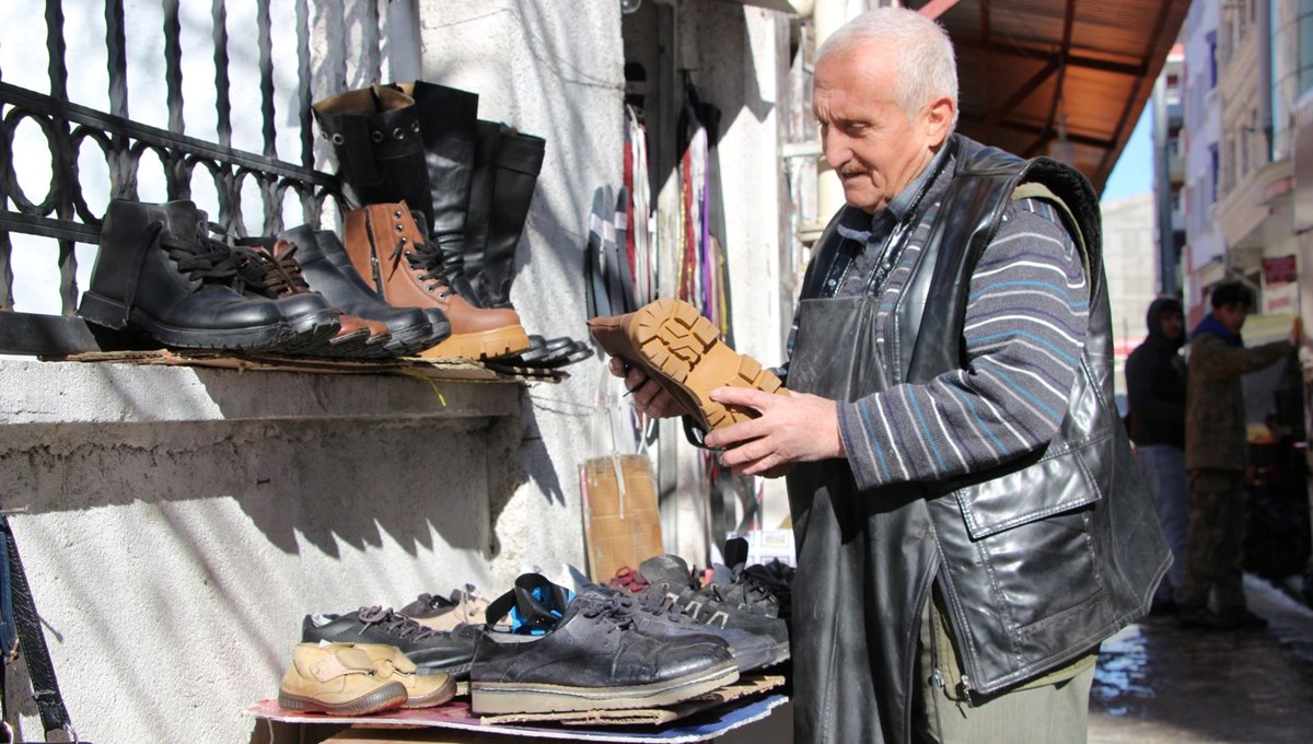 71 yaşındaki ayakkabı tamircisi durumu kötü olanlara umut oluyor 71 yaşındaki ayakkabı tamircisi durumu kötü olanlara umut oluyor