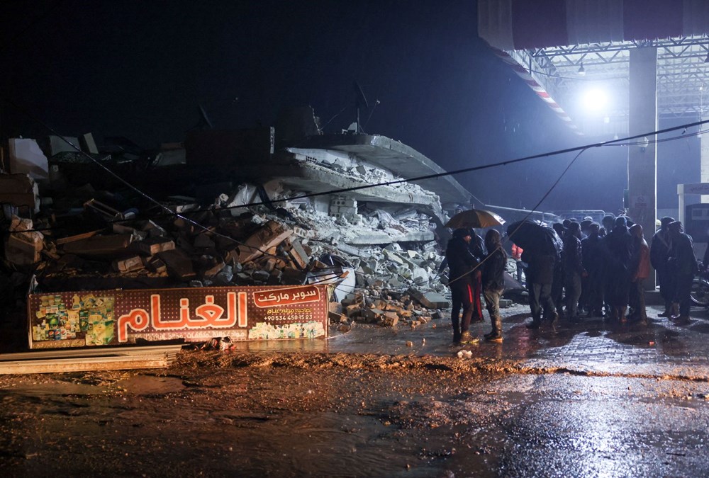 Türkiye'deki 7,4 şiddetindeki deprem Mısır'dan İran'a kadar çevre ülkeleri de vurdu: Yıkımın fotoğrafları - 2