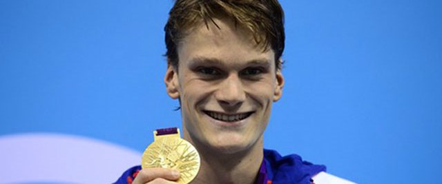 Agnel'den Phelps'e Fransız öpücüğü