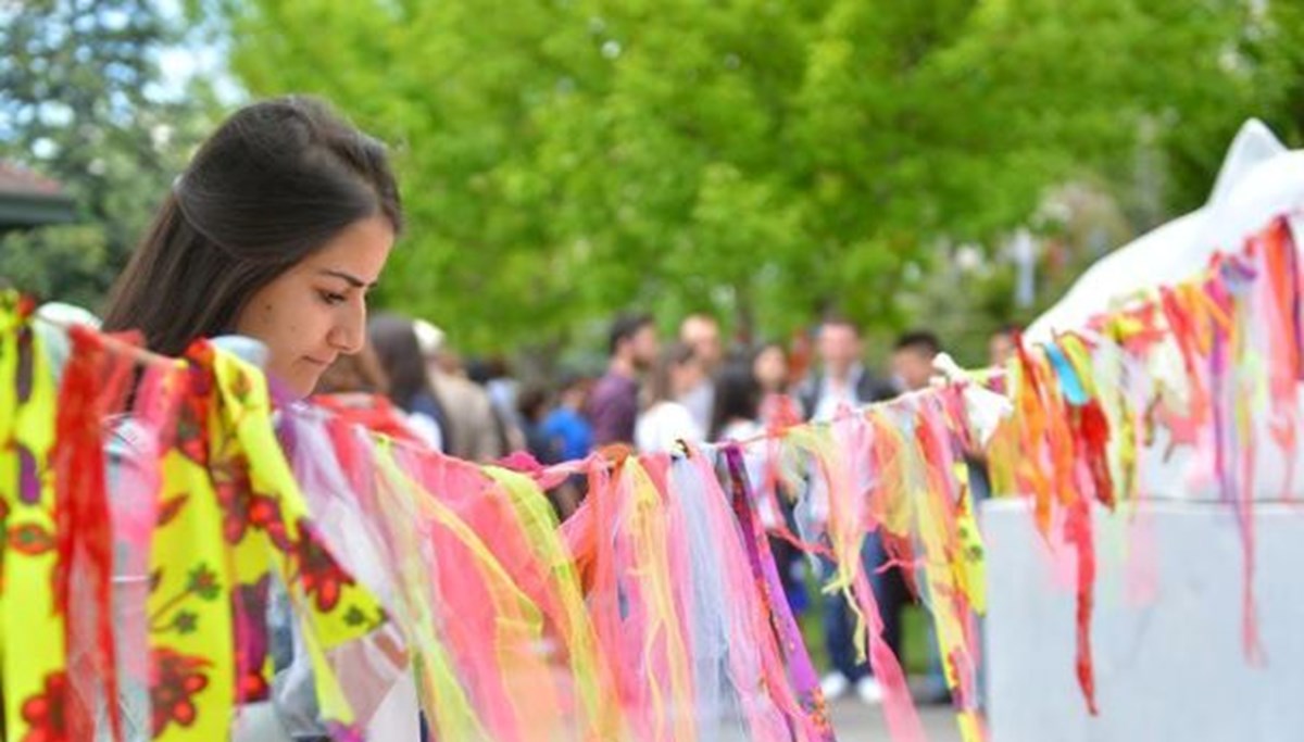 Hıdırellez'de nasıl dilek dilenir? Gül ağacı dileğinin ayrıntıları Hıdırellez'de nasıl dilek dilenir? Gül ağacı dileğinin ayrıntıları
