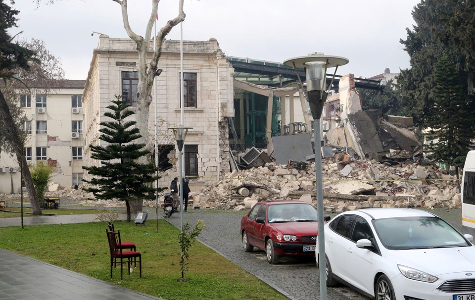 Tarihi Hatay Valilik binası depremde hasar gördü - 1