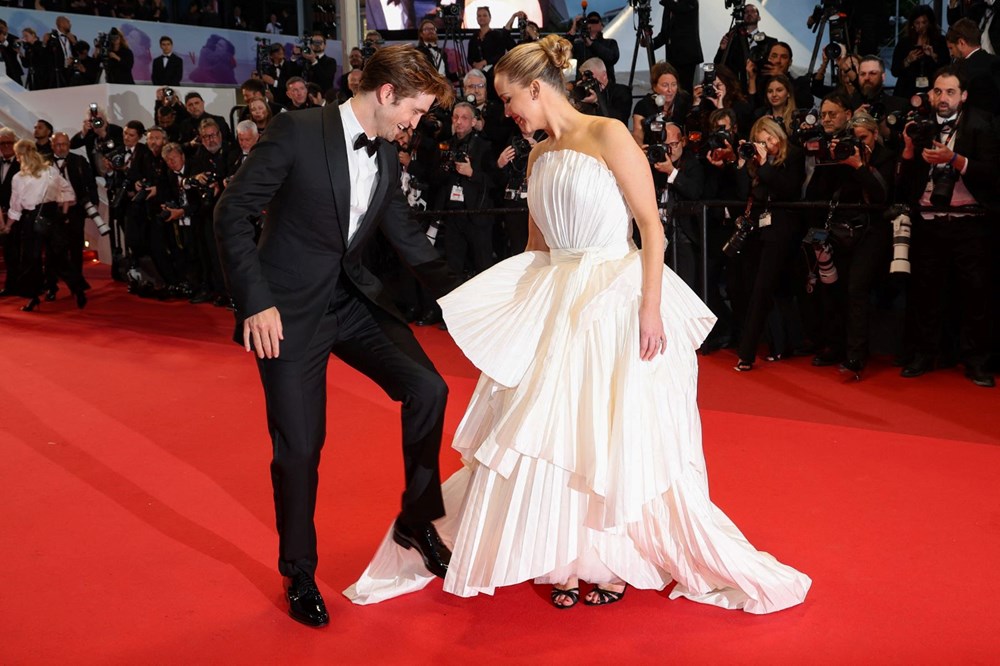 Jennifer Lawrence'ın yeni filmi 9 dakika boyunca ayakta alkışlandı - 3