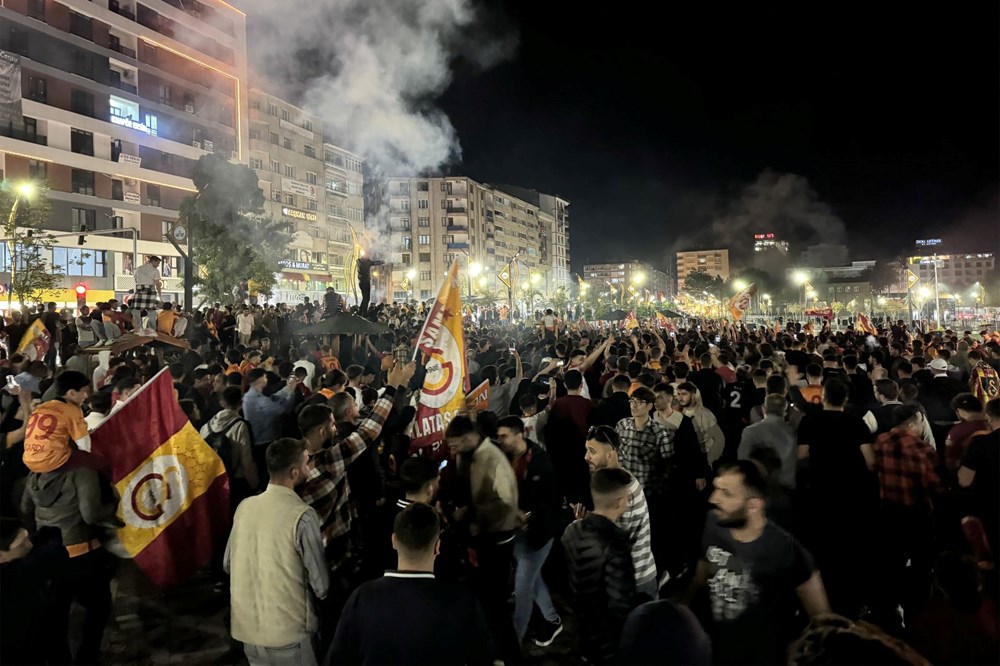 Galatasaray şampiyon oldu taraftar sokağa döküldü - 39