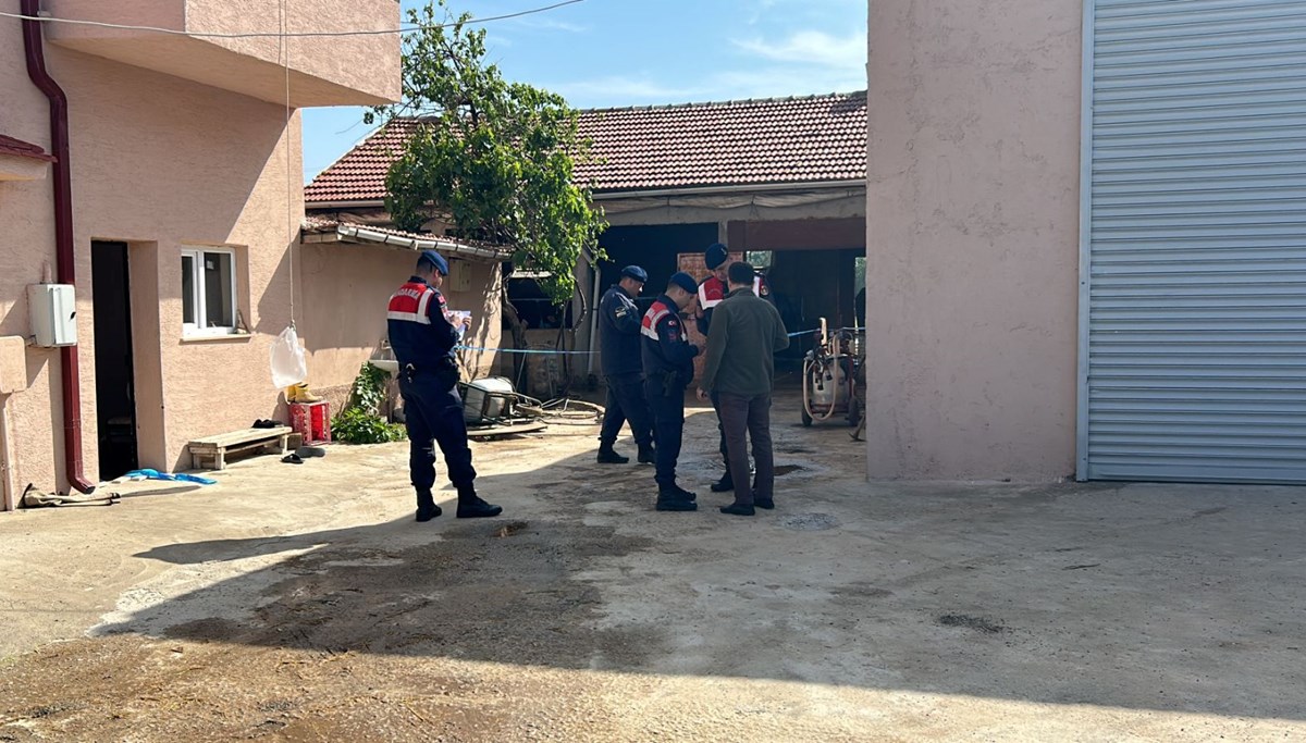 Baba ve oğulun ahırda çıkan tartışması kanlı bitti: 1 ölü Baba ve oğulun ahırda çıkan tartışması kanlı bitti: 1 ölü
