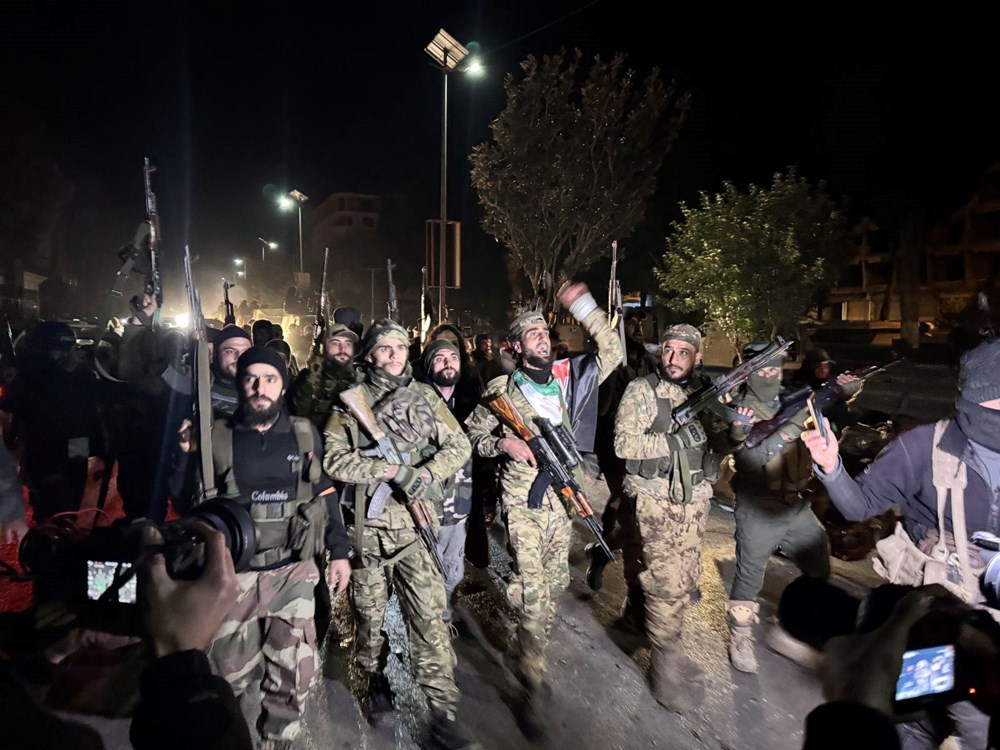 Suriye'de silahlı muhalifler başkente girdi: