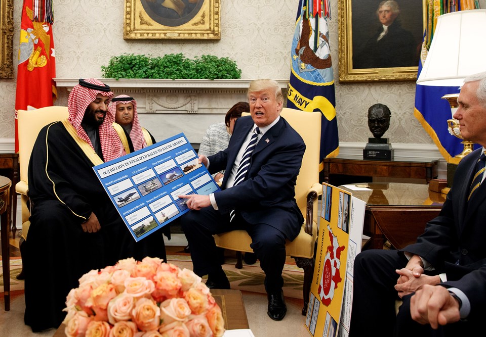 Trump Suudi Veliaht Prens Selman'a sattığı silahları gösterdi - 2