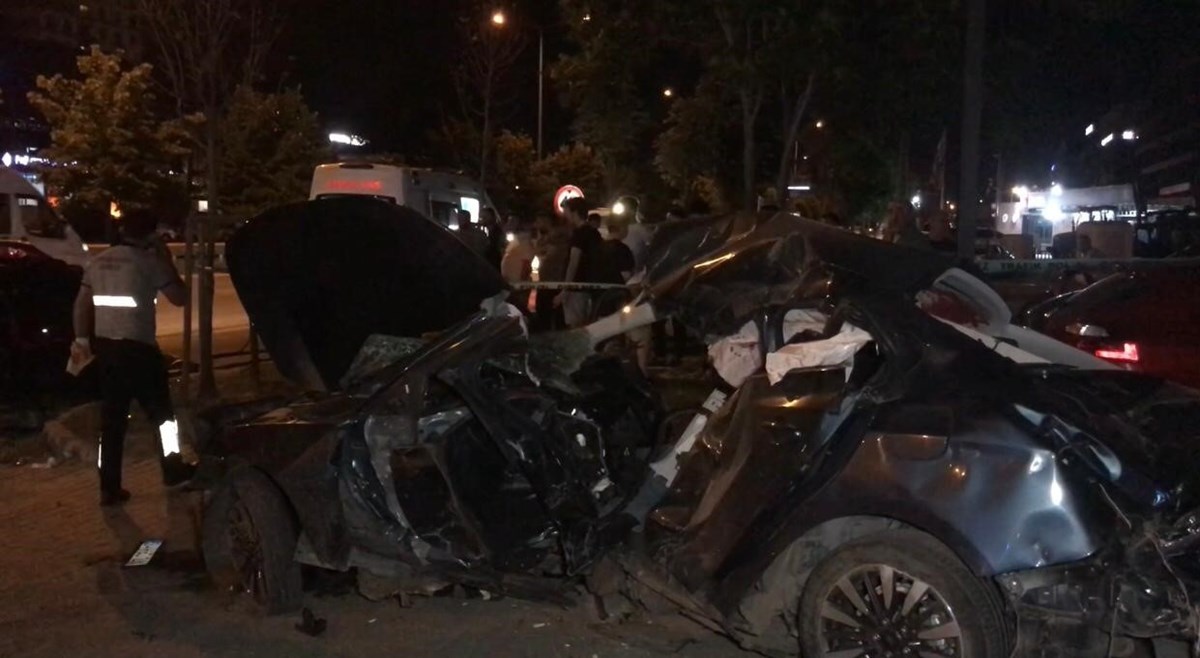 Yarış halindeki otomobiller çarpıştı: 1 ölü, 1'i ağır 2 yaralı