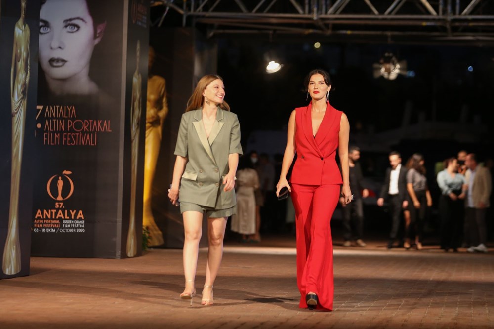 Altın Portakal Film Festivali kırmızı halı geçişiyle başladı - 6