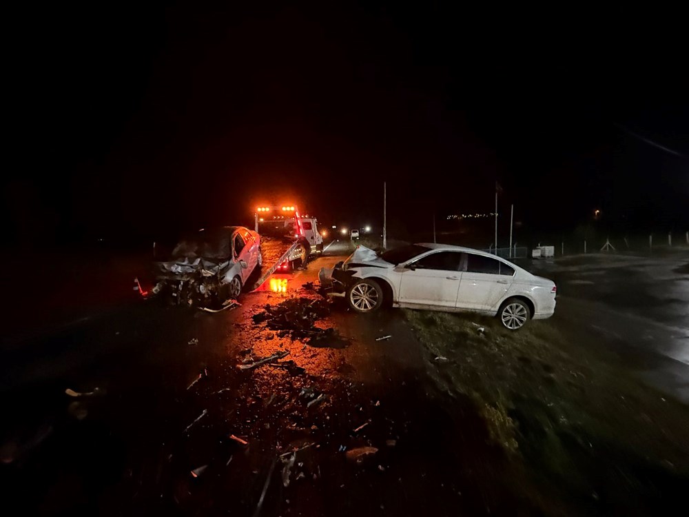 Çanakkale'de Feci Kaza: İki Araç Çarpıştı, Acı Tablo Ortaya Çıktı 74 oM37ClyV3EKswFlWDQA2jw