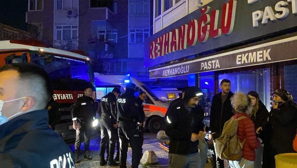 Bakırköy’de korkutan yangın: Mahsur kalan 2 kişiyi itfaiye kurtardı