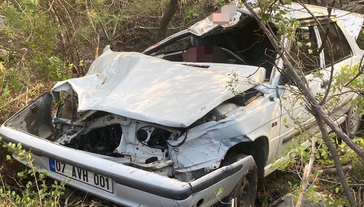 Alanya'da otomobil uçuruma yuvarlandı: 1 ölü, 2 yaralı Alanya'da otomobil uçuruma yuvarlandı: 1 ölü, 2 yaralı