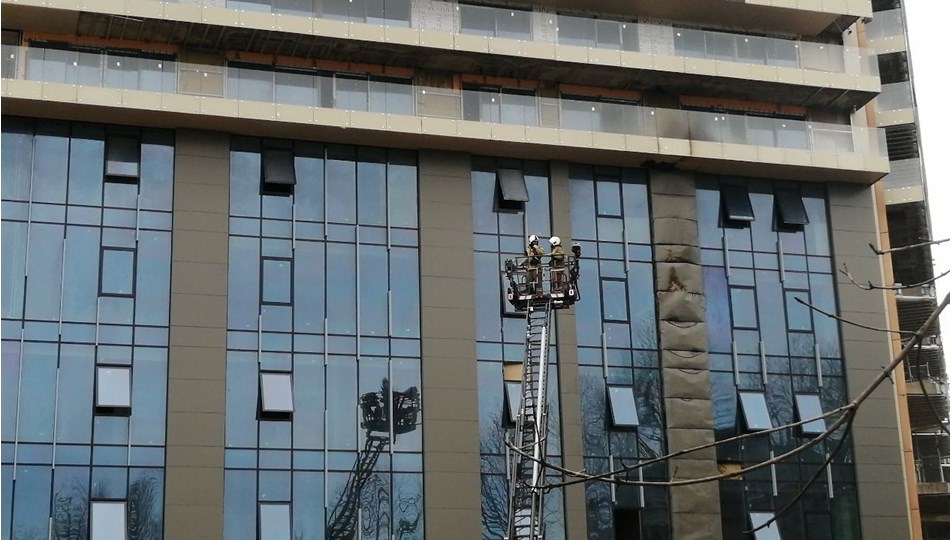 İstanbul'da 30 katlı otel inşaatında yangın