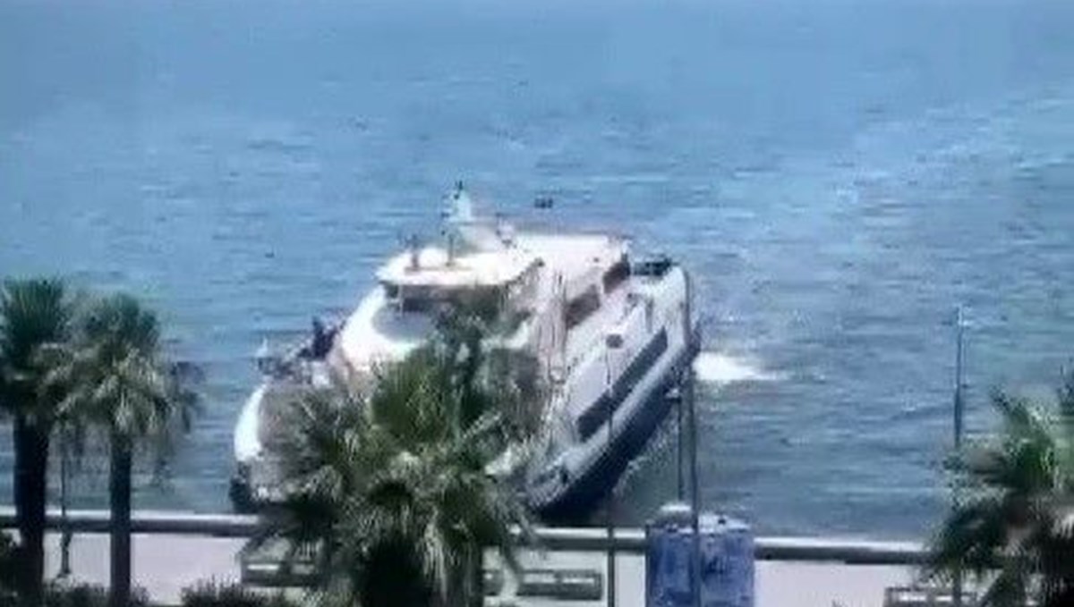 İzmir'de yolcu gemisi kıyıya böyle çarptı