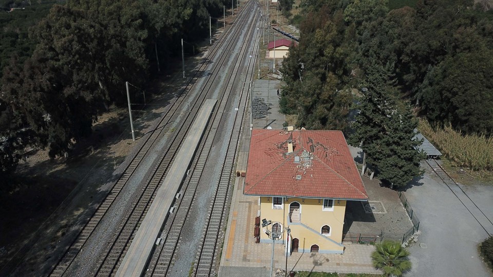 111 yıllık Dörtyol Tren İstasyonu depremlerde hasar gördü - 1