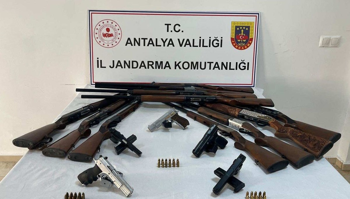 Antalya'da ruhsatsız silah operasyonu: 8 kişi yakalandı
