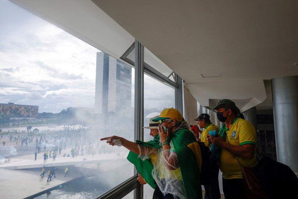 Brezilya'da Bolsonaro destekçilerinden Kongre baskını - 1
