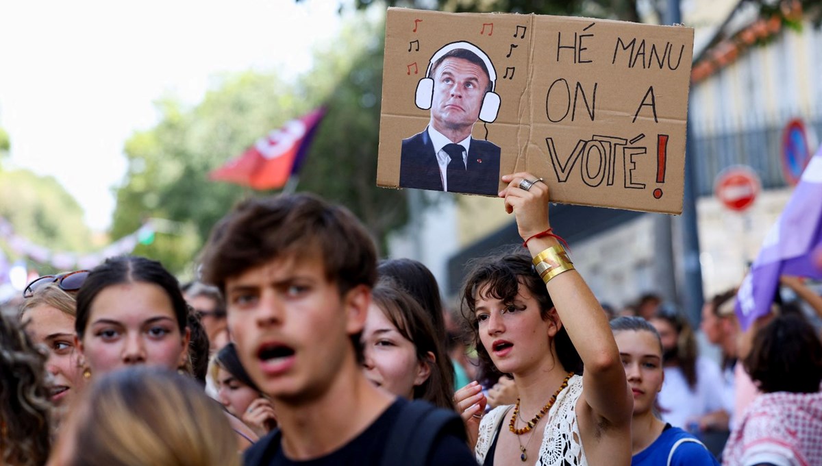 Fransa’da binlerce kişi sokaklarda: Yeni başbakan protesto ediliyor