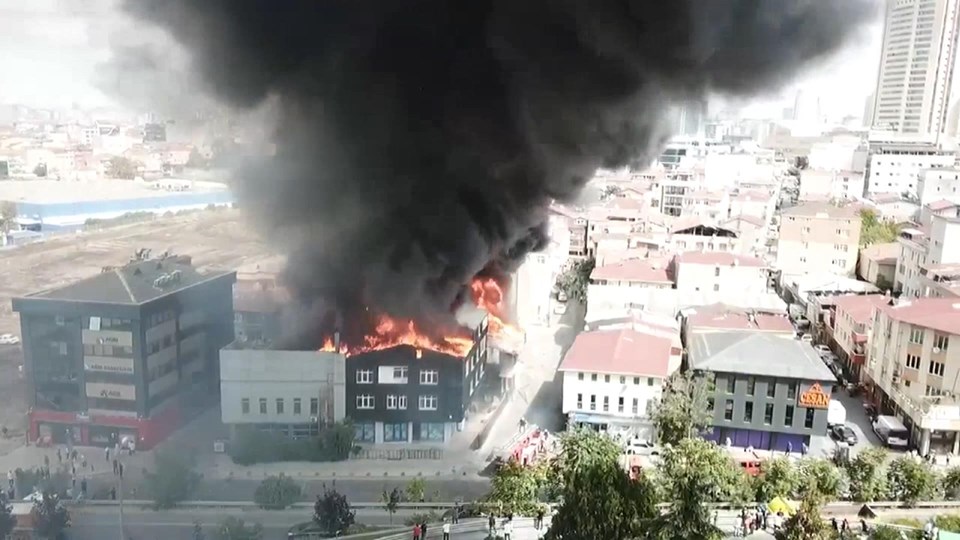 Ataşehir'deki yangın kontrol altında - 3