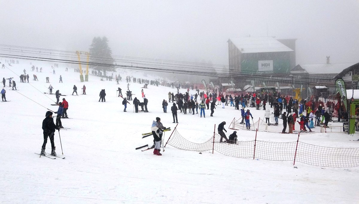 Uludağ’da yeni yılın ilk hafta sonunda pistler doldu