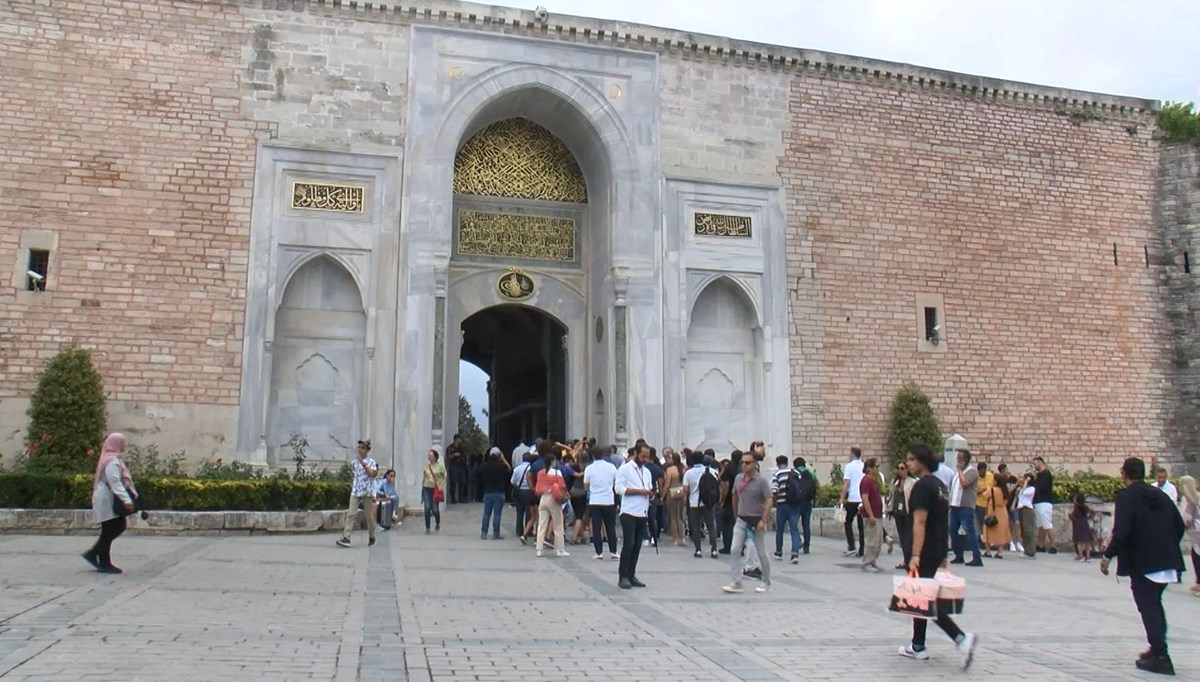 Restorandaki yangın sonrası Topkapı Sarayı'na ziyaret Restorandaki yangın sonrası Topkapı Sarayı'na ziyaret