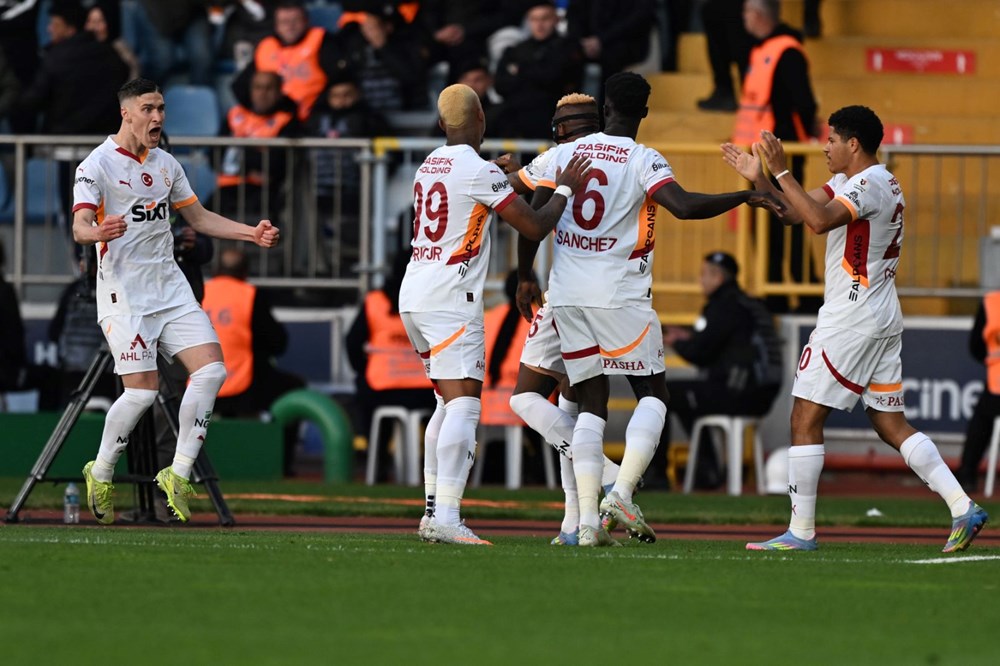 Galatasaray'ın 5 gollü gövde gösterisinin akabinde çarpıcı sözler: "Bu adam canavar | Yaptığı şey olağan değil" 76 oRQ4jM4tsUurerNA0EcsyA