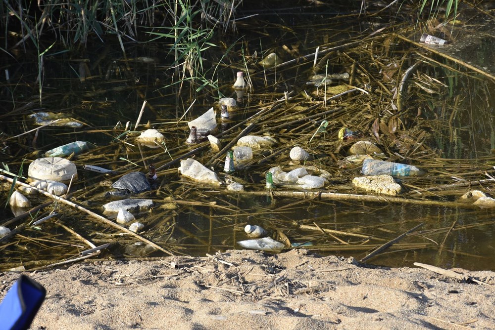 İtalyan koyu, tatilcilerin atıklarıyla çöplüğe döndü - 11