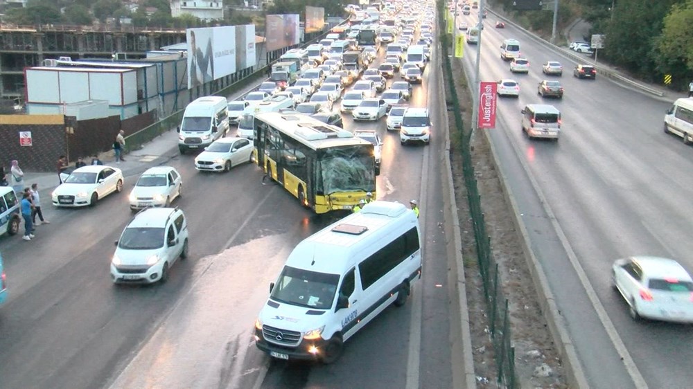 Kadıköy'de kaza: Trafik felç oldu - 7