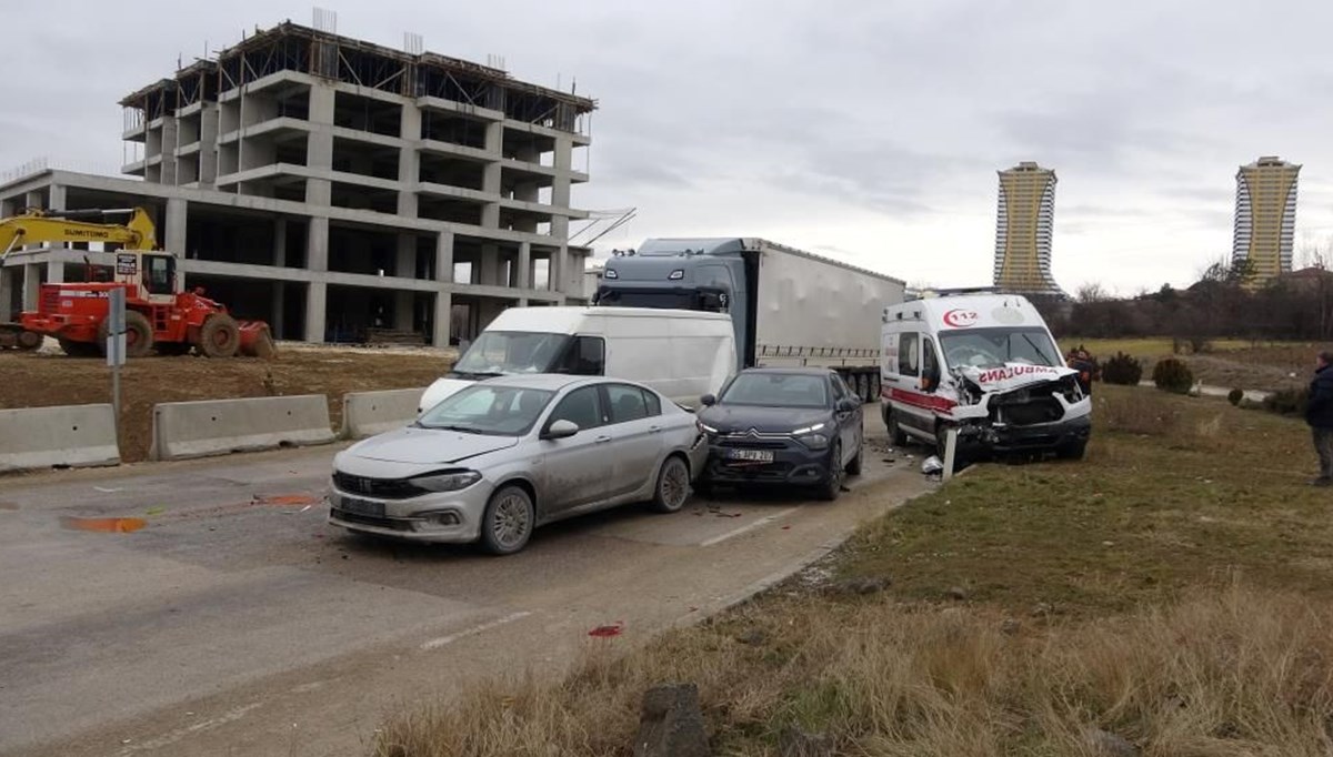Kastamonu'da 7 araç birbirine girdi Kastamonu'da 7 araç birbirine girdi