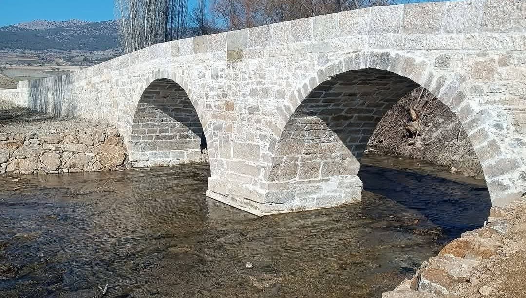 Tarihi Asar Köprüsü küllerinden doğdu