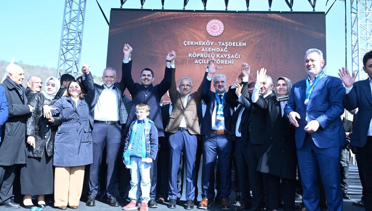 Çekmeköy - Taşdelen - Alemdağ köprülü kavşağı açıldı Çekmeköy - Taşdelen - Alemdağ köprülü kavşağı açıldı