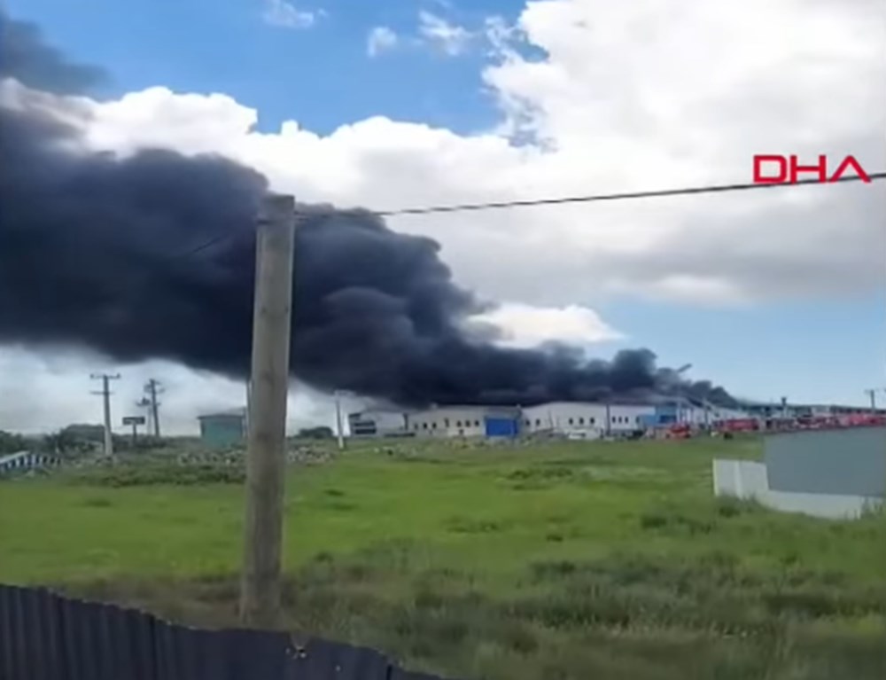 Gebze'de büyük yangın: Dumanlar gökyüzünü kapladı 72 oU9ZjnLUlk 3ZChOyrRg3g