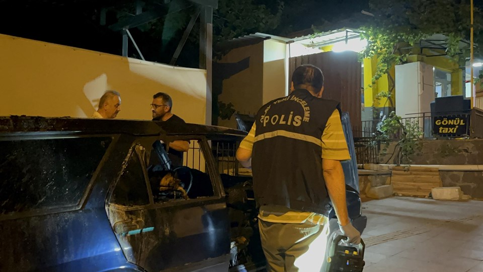 Otomobili kundaklandı, terk ettiği eşini suçladı: Tehdit mesajlarını gösterdi - 1
