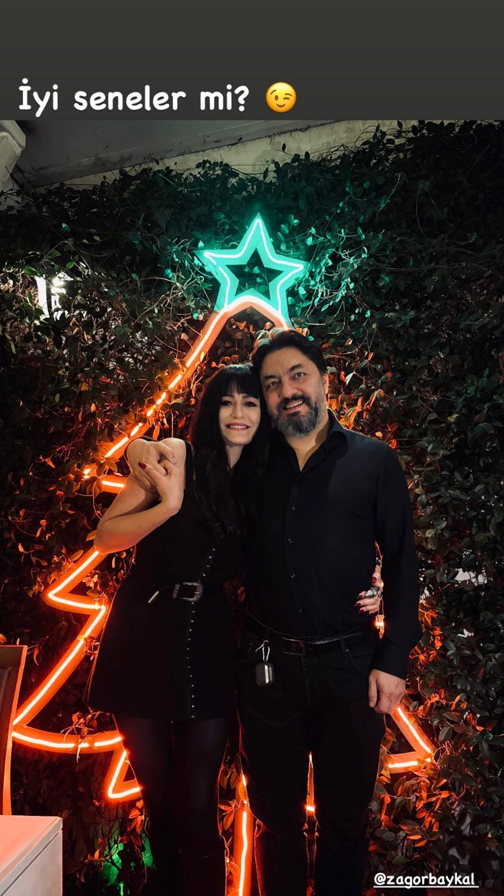 Ünlü isimlerden yeni yıl paylaşımları - 9