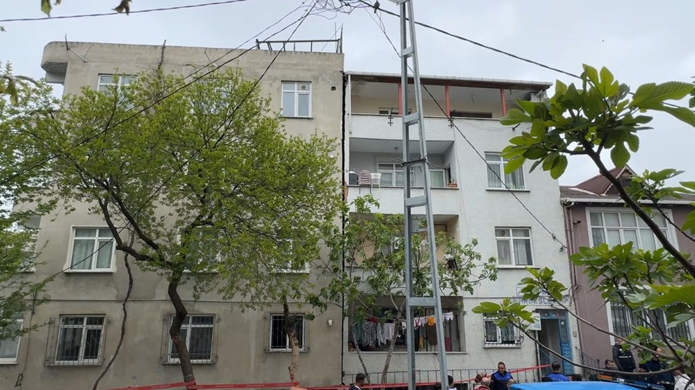İstanbul'da sarsıntı: Avcılar'da sekiz katlı binada derin çatlaklar oluştu 75