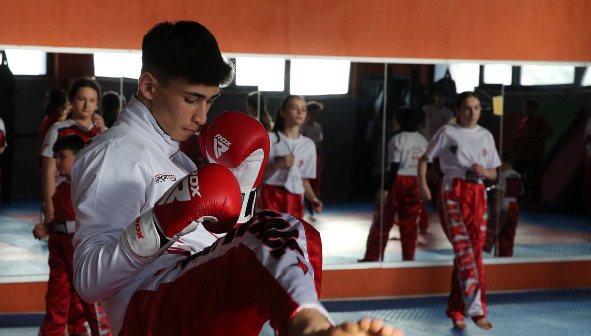 Enerjisini atması için yönlendirildiği kick boksta dünya şampiyonluklarına doymuyor Enerjisini atması için yönlendirildiği kick boksta dünya şampiyonluklarına doymuyor