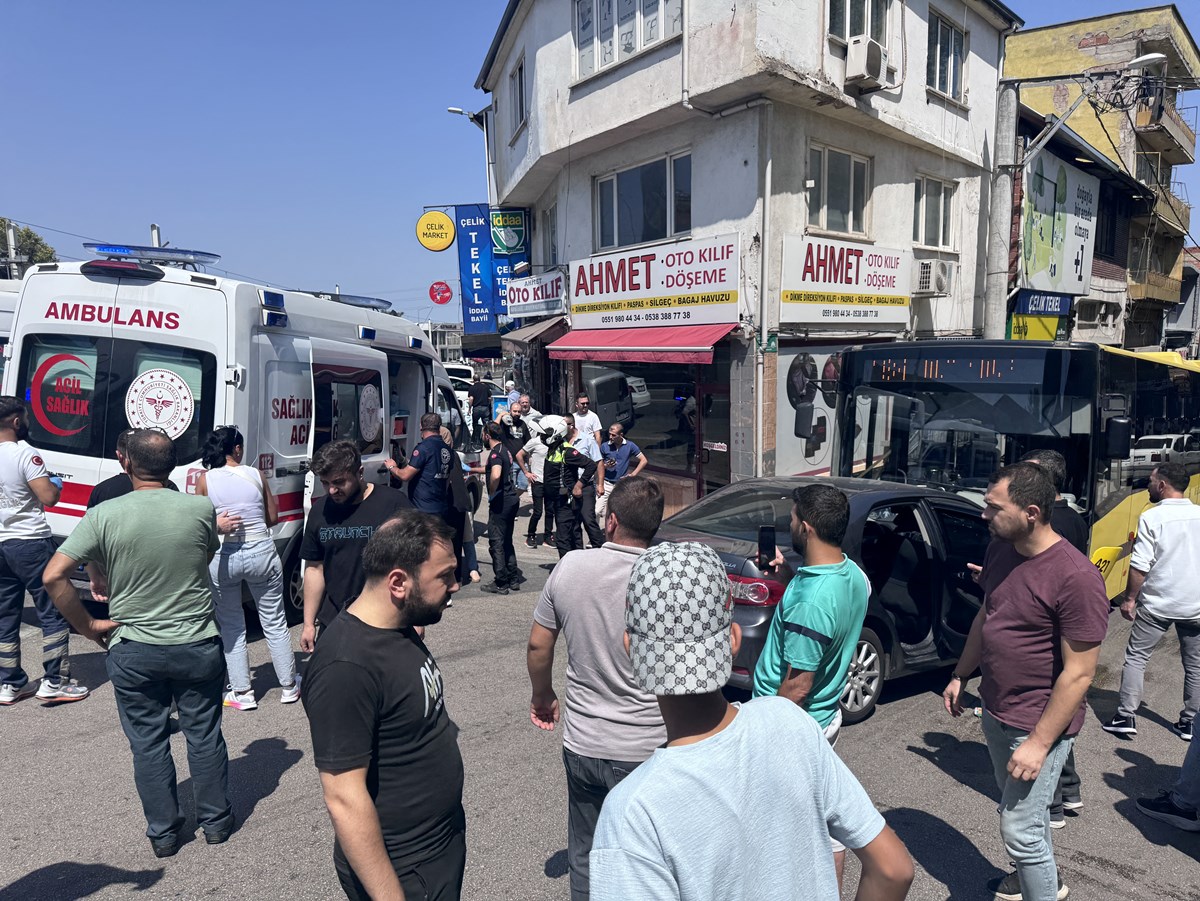 Çevredekilerin ihbarı üzerine olay yerine sağlık, polis ve itfaiye ekipleri sevk edildi.