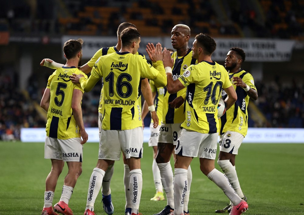 Fenerbahçe, Başakşehir deplasmanında 4 golle kazandı - 1