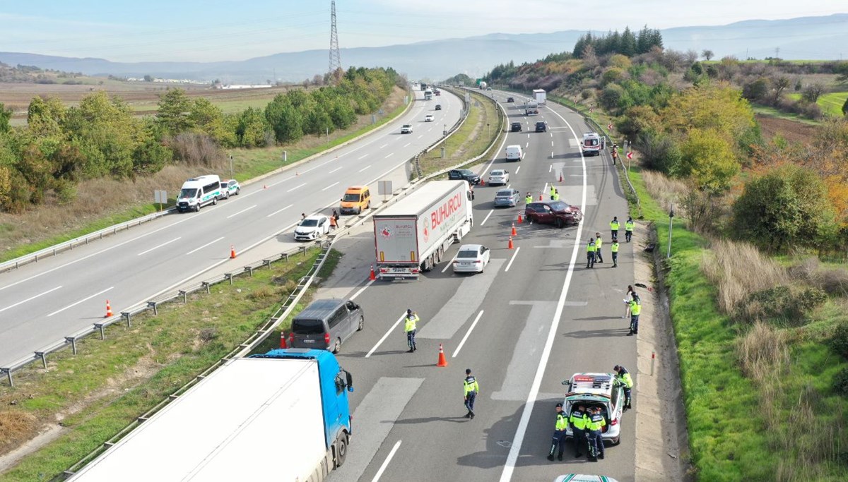 Otoyolda kaza: Bir ölü, dört yaralı