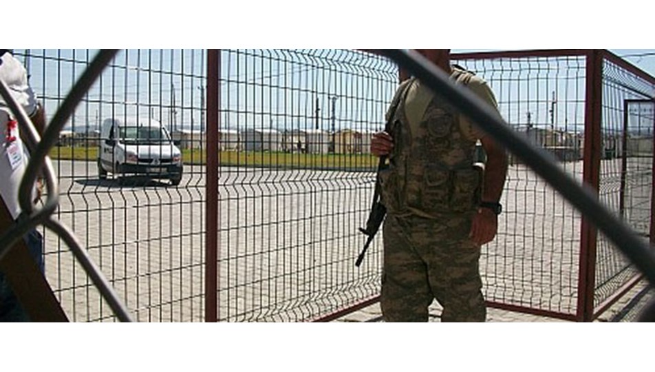 Vekiller tartışmalı kampa gidiyor