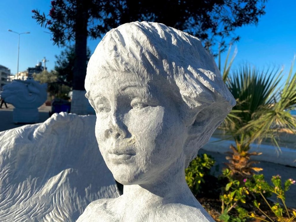 Kuşadası’nda heykellere saldırı - 4