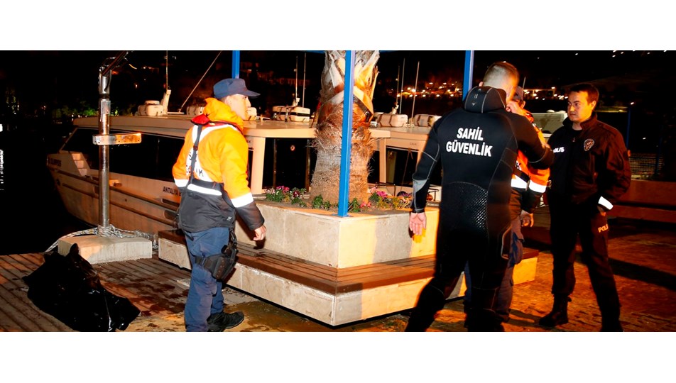Antalya'da denizde kadın cesedi bulundu