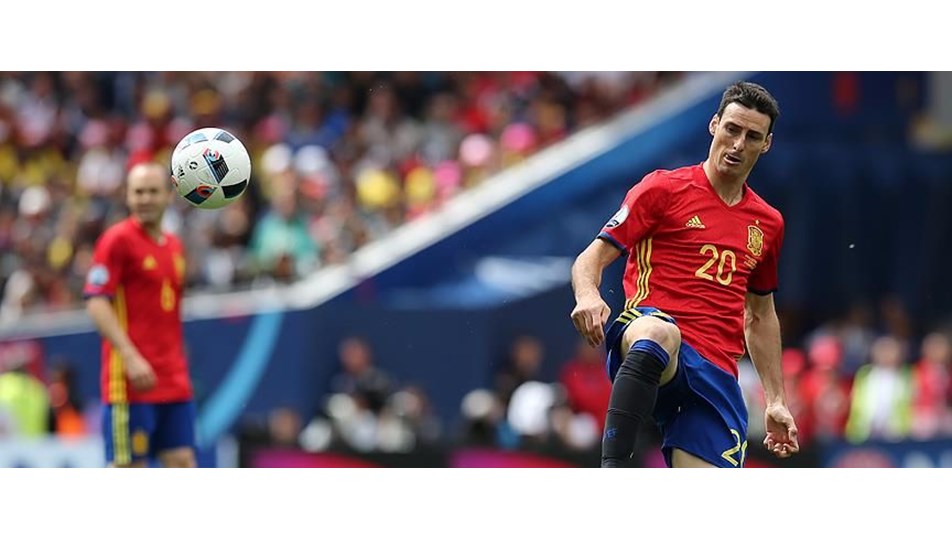 Aduriz bir yıl daha Athletic Bilbao'da