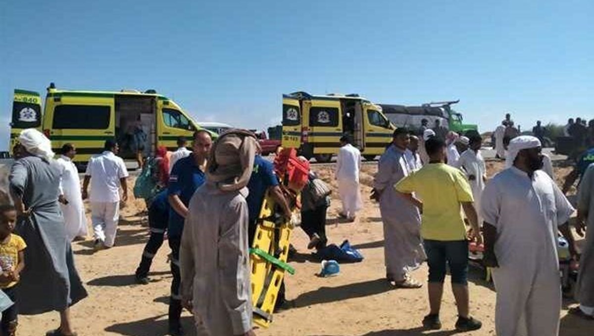 Mısır'da meydana gelen trafik kazasında 17 kişi hayatını kaybetti