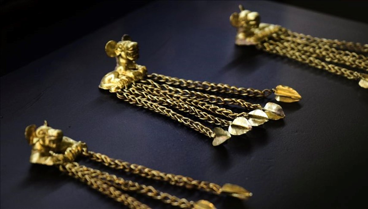 Sakalar dönemine ait 3 bin yıllık altın eserler Kazakistan'da sergileniyor