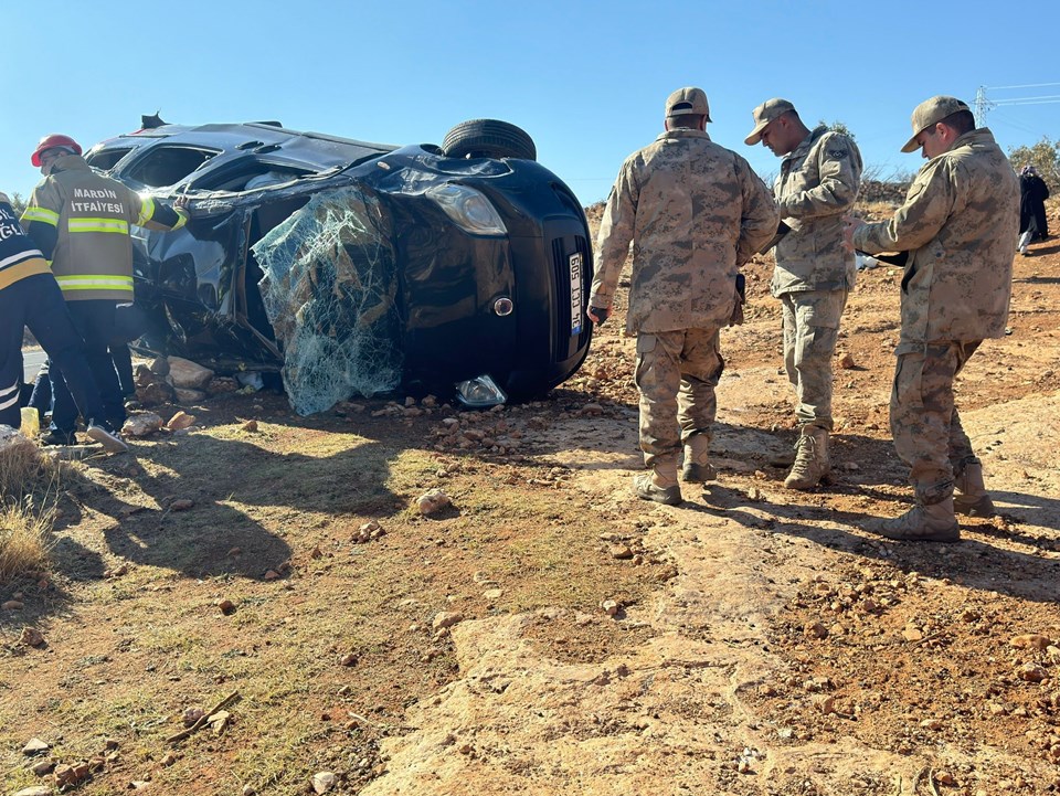 Mardin’de kontrolden çıkan araç takla attı: 4 ölü, biri bebek 4 yaralı - 1