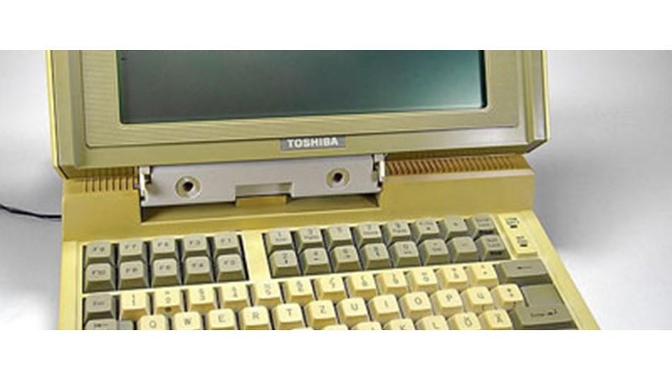File:Toshiba DynaBook J-3100SS Laptop computer (Notebook computer), Front view.j