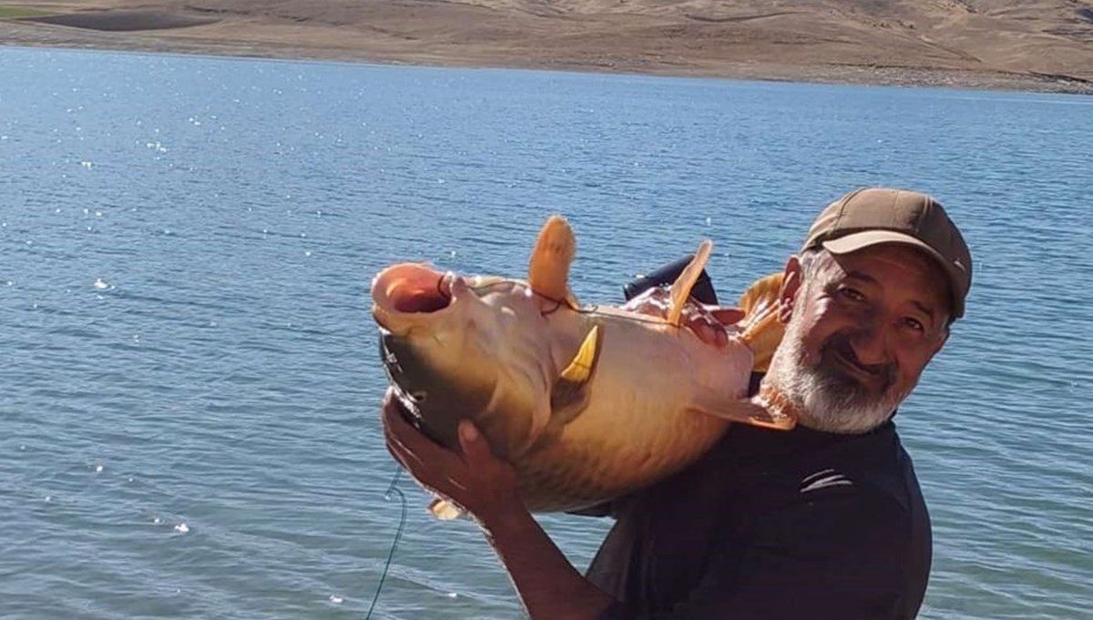 Amatör balıkçı 20 kiloluk sazan yakaladı Amatör balıkçı 20 kiloluk sazan yakaladı