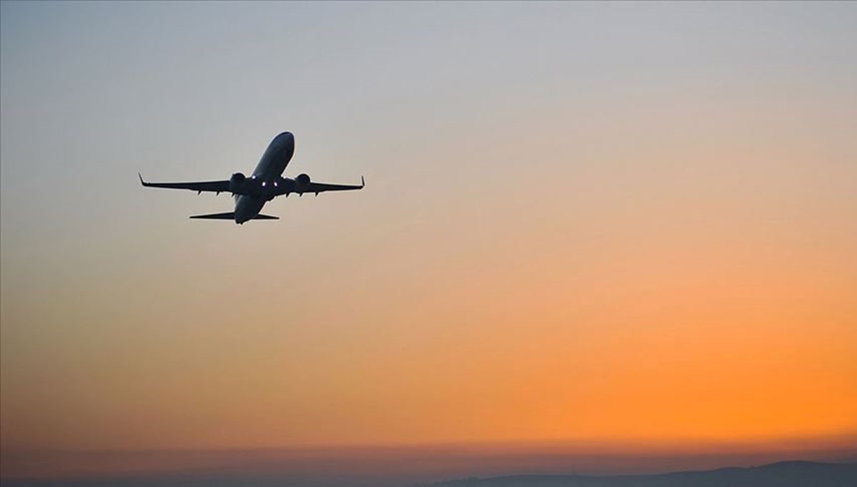 Üç saati aşan rötarlı uçuşlar için yolculara tazminat ödenecek Üç saati aşan rötarlı uçuşlar için yolculara tazminat ödenecek