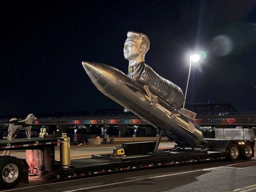 Elon Musk'ın 12 ton ağırlığında metal heykeli yapıldı - 4