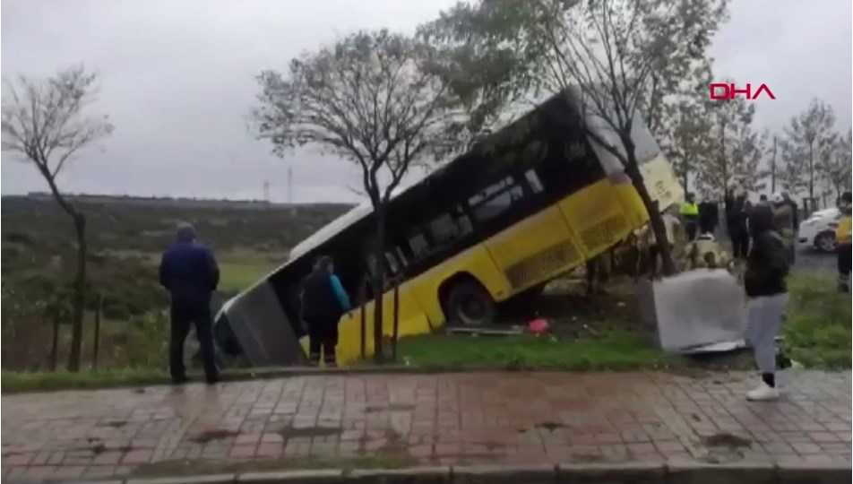 SON DAKİKA HABERİ: İstanbul’da Başakşehir’de İETT otobüsü yoldan çıktı